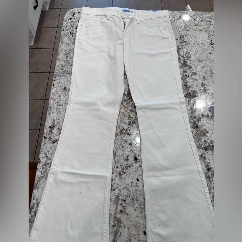 518 bootcut Levi’s jeans